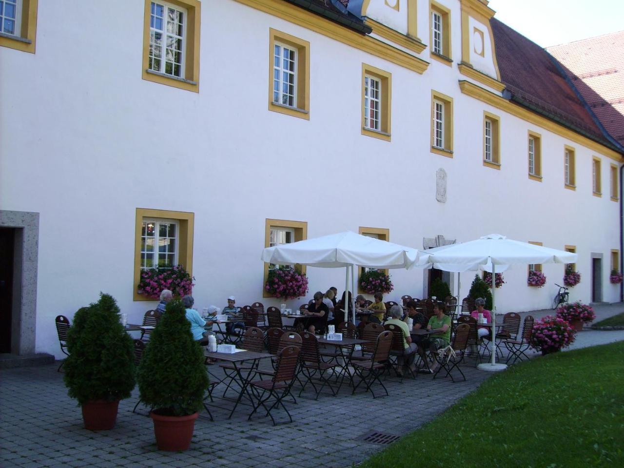 Готель Tagungshaus Im Kloster Neresheim Екстер'єр фото